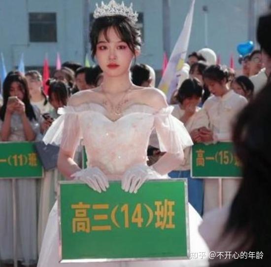 高中女生化妝沒什么，一個(gè)挺興奮的高中同學(xué)