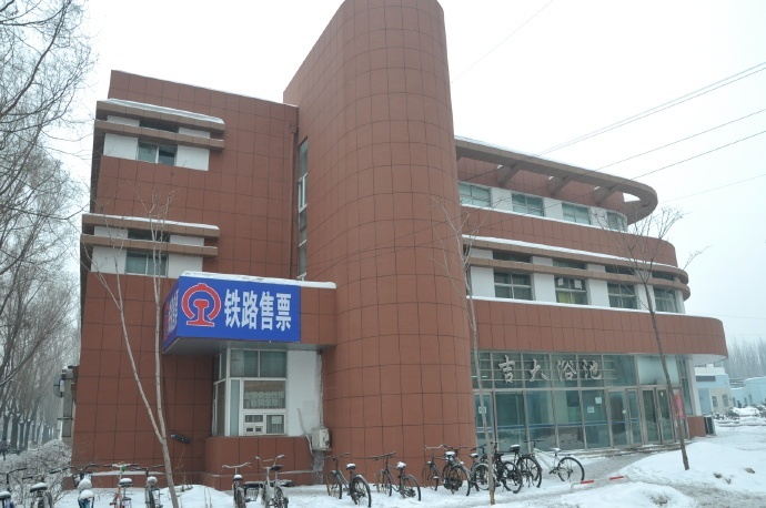 籃球規(guī)則的圖片_體育場(chǎng)打籃球比賽規(guī)則圖片_籃球規(guī)則圖解通俗圖文